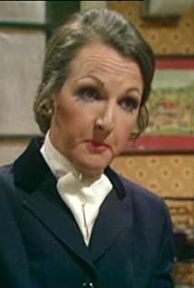 How tall is Penelope Keith?
